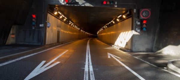 ignora-64-rossi-nel-tunnel-del-gottardo-chiuso-e-fa-inversione