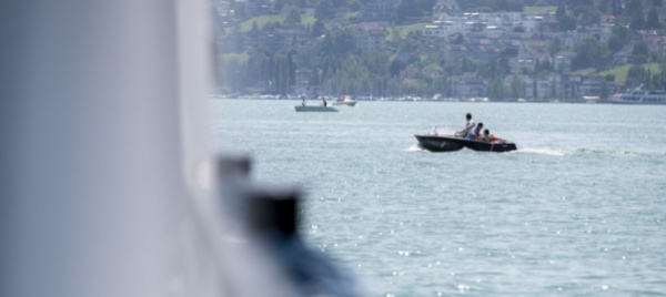 berna-sul-lago-di-bienne-un-motoscafo-prende-fuoco