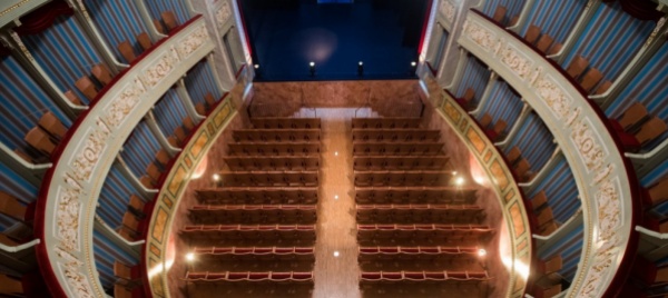 teatro-sociale-bus-gratuito-per-i-domiciliati-nelle-tre-valli
