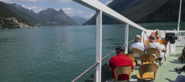 lago-ceresio-117-di-turisti-sulle-sponde-comasche