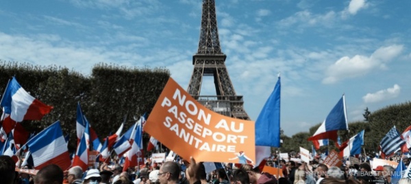 francia-in-40-000-manifestano-contro-il-certificato-covid
