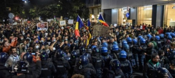 manifestazione-no-green-pass-a-milano-denunce-e-due-arresti
