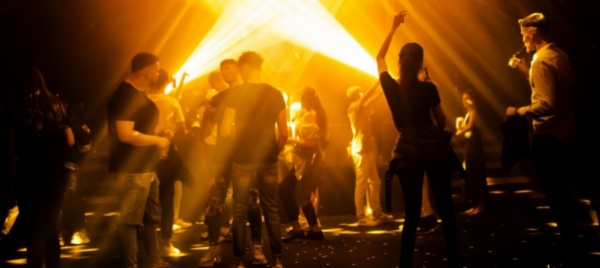 in-500-in-discoteca-intervengono-i-carabinieri