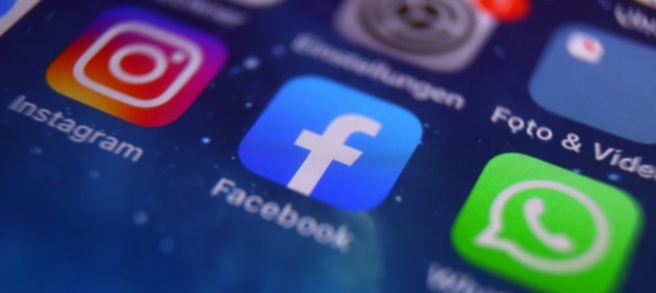 facebook-anche-i-badge-dei-dipendenti-fuori-uso-per-il-down