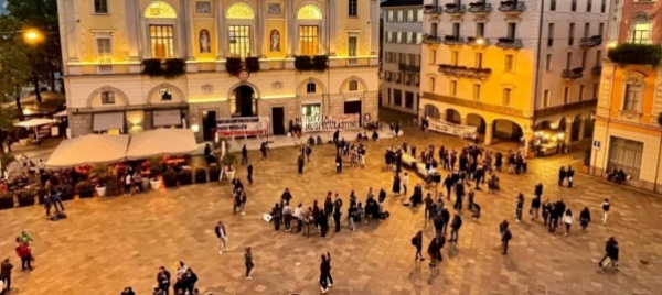 autogestione-a-lugano-un-centinaio-di-persone-in-piazza