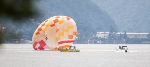 mongolfiera-nel-lago-di-lugano