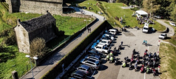 motociclisti-ticinesi-al-castello-di-montebello