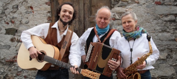 vent-negru-trent-anni-di-musica-popolare