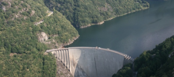svuotamento-del-lago-della-verzasca-pescatori-avanti-tutta