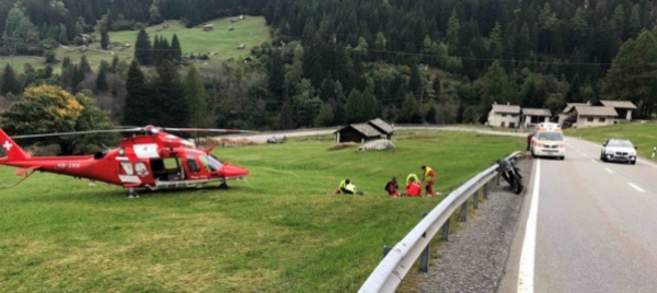 bregaglia-motociclisti-finiscono-fuori-strada