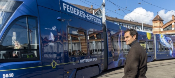 roger-federer-ha-il-suo-tram-anzi-il-suo-drammli
