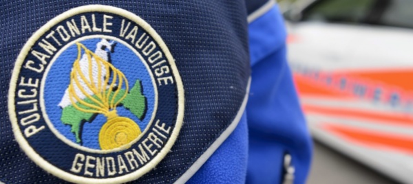 vaud-auto-investe-tre-bambini-uno-e-grave