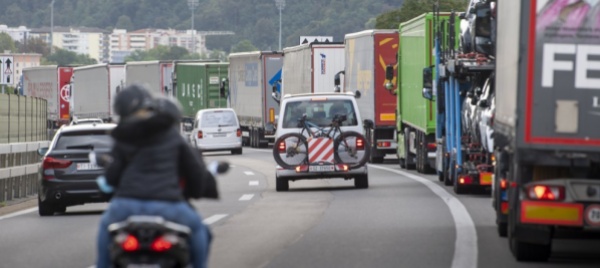 una-corsia-ad-hoc-per-i-tir-fermate-la-procedura