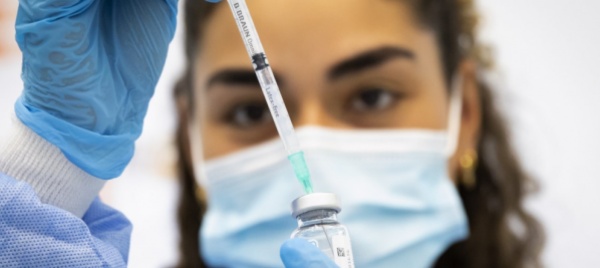 i-vaccinati-contagiano-meno-anche-a-parita-di-carica-virale
