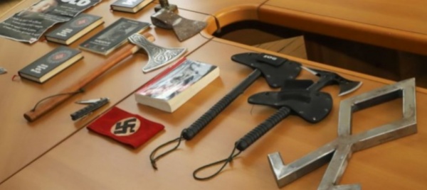 i-nazifascisti-della-porta-accanto-cancellati-da-facebook