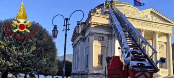 una-mongolfiera-danneggia-il-tempio-voltiano-a-como