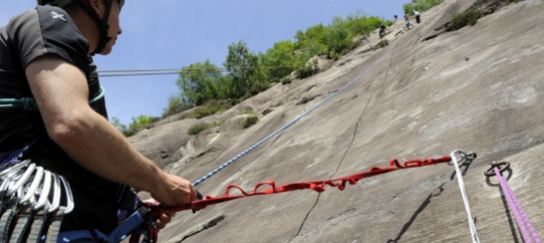 ponte-brolla-si-attrezza-per-l-arrampicata