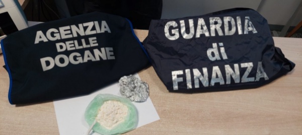 ricercato-per-furto-e-in-dogana-con-80-gr-di-anfetamine