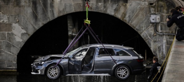 zurigo-auto-cade-nella-limmat-grave-il-conducente