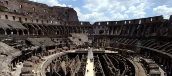bersi-una-birra-al-secondo-livello-del-colosseo-costa-800-euro