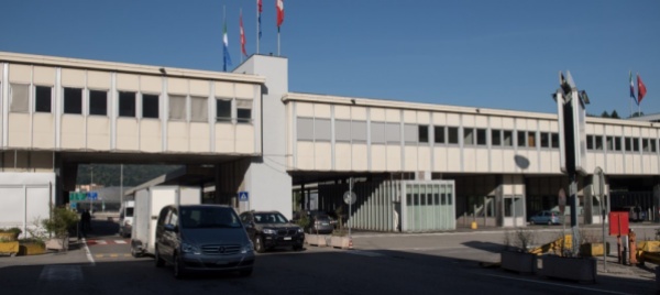 traffico-di-capi-griffati-dalla-boutique-al-mercato-cinese