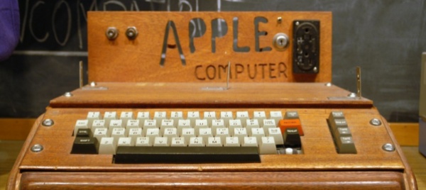 l-antenato-del-mac-assemblato-da-jobs-e-wozniak-va-all-asta