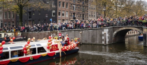 corteo-contro-le-misure-covid-sfila-in-centro-ad-amsterdam