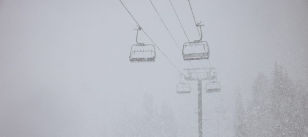 c-e-troppa-neve-feuz-e-i-discesisti-in-pausa-forzata