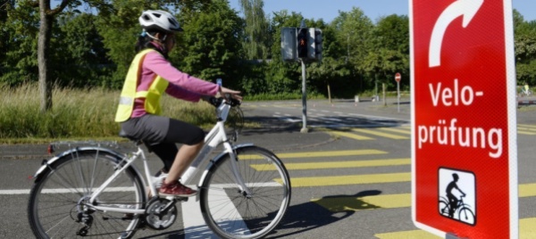 e-bike-obbligo-di-casco-fino-ai-16-anni-ok-alla-guida-autonoma