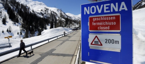 prime-nevicate-prime-chiusure-dei-passi-alpini