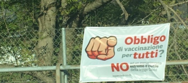 vallemaggia-cartelloni-no-vax-no-autorizzat