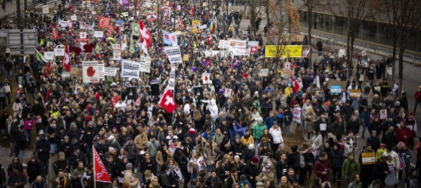 zurigo-manifestazione-contro-legge-covid-prima-dello-scrutinio