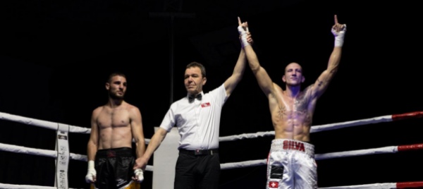 vincente-e-con-il-sorriso-richi-silva-il-ring-lo-saluta-cosi