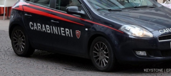 italia-tifosi-svizzeri-rubano-palo-per-la-segnaletica-stradale