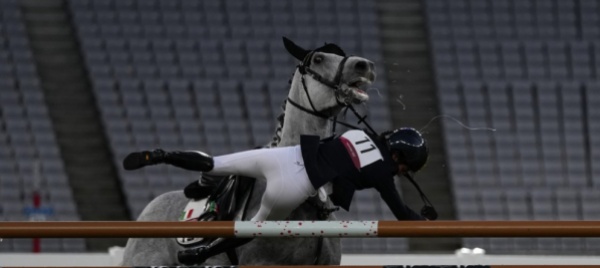 dal-pentathlon-scappano-i-cavalli-dopo-le-zampe-le-ruote