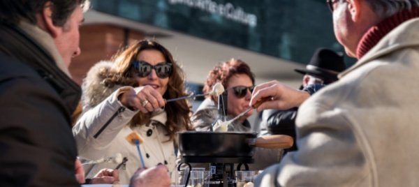 lugano-piazza-la-fondue-pronta-ad-animare-piazza-rezzonico