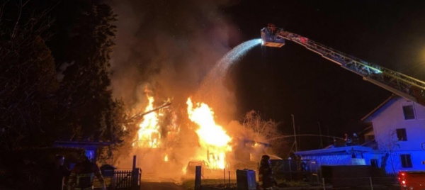 cane-salva-famiglia-di-quattro-persone-da-un-incendio