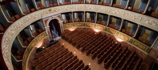 a-teatro-in-bus-e-viaggio-gratis