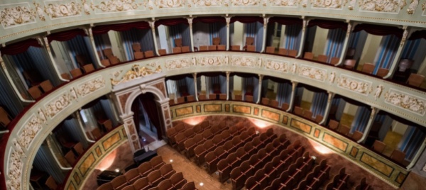 a-teatro-in-bus-e-viaggio-gratis-al-sociale-c-e-olocene