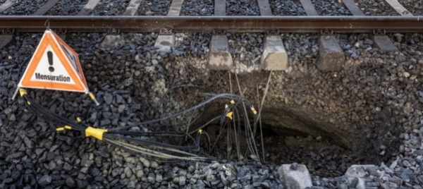 cede-il-terreno-interrotta-la-ferrovia-losanna-ginevra