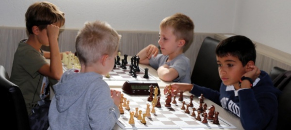 giovani-scacchisti-in-torneo-a-stabio