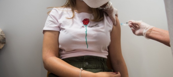pfizer-anche-4-mesi-dopo-vaccino-efficace-a-100-in-teenager