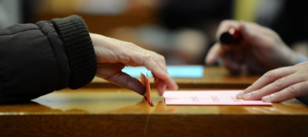 zurigo-si-andra-alle-urne-per-il-voto-ai-16enni