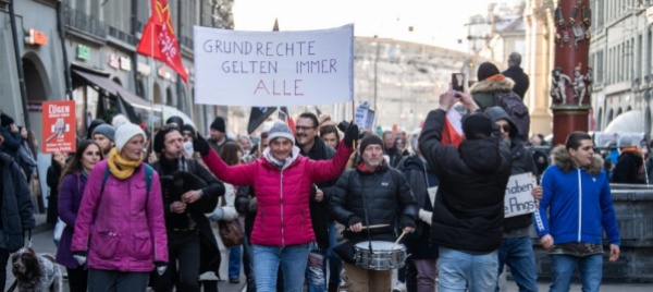 in-300-in-piazza-a-berna-per-protestare-contro-il-2g