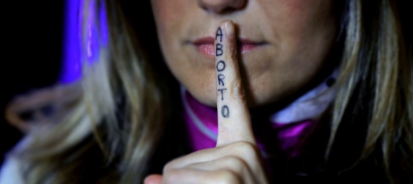 un-corpo-di-battaglia-l-aborto-in-svizzera-ieri-e-oggi