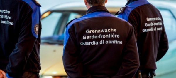 fece-entrare-illegalmente-stranieri-in-svizzera-condannato