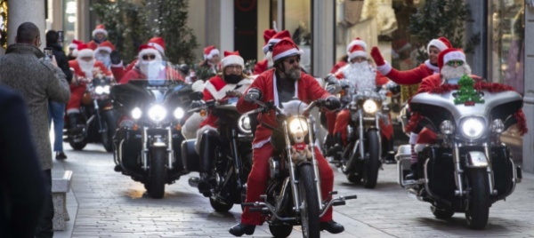 i-babbi-natale-fanno-rombare-i-motori