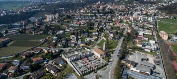morbio-inferiore-lumi-su-casa-comunale-e-piazza