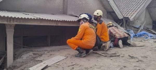 indonesia-eruzione-semeru-il-bilancio-sale-a-13-morti