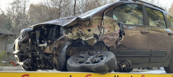 scontro-fra-camion-e-auto-a-canobbio-due-feriti-non-gravi